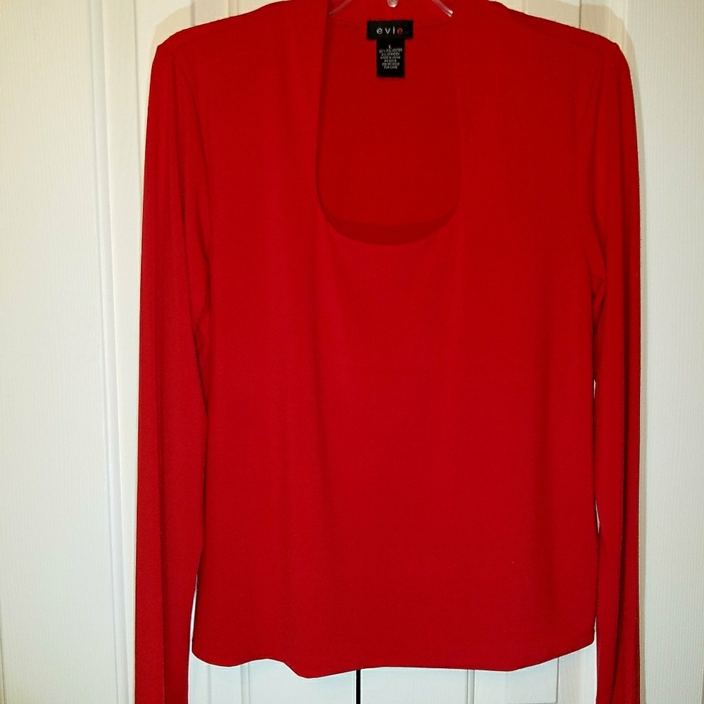 😊Evie L red long sleeve women's blouse